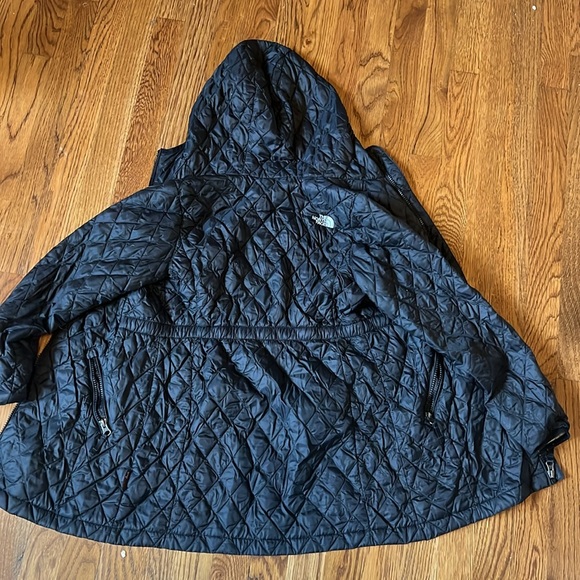 Girls Northface Black nanopuff jacket 10/12 - Picture 5 of 5
